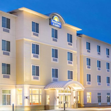 Days Inn & Suites By Wyndham Kearney Ne מראה חיצוני תמונה