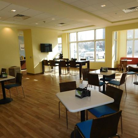 Days Inn & Suites By Wyndham Kearney Ne מראה חיצוני תמונה