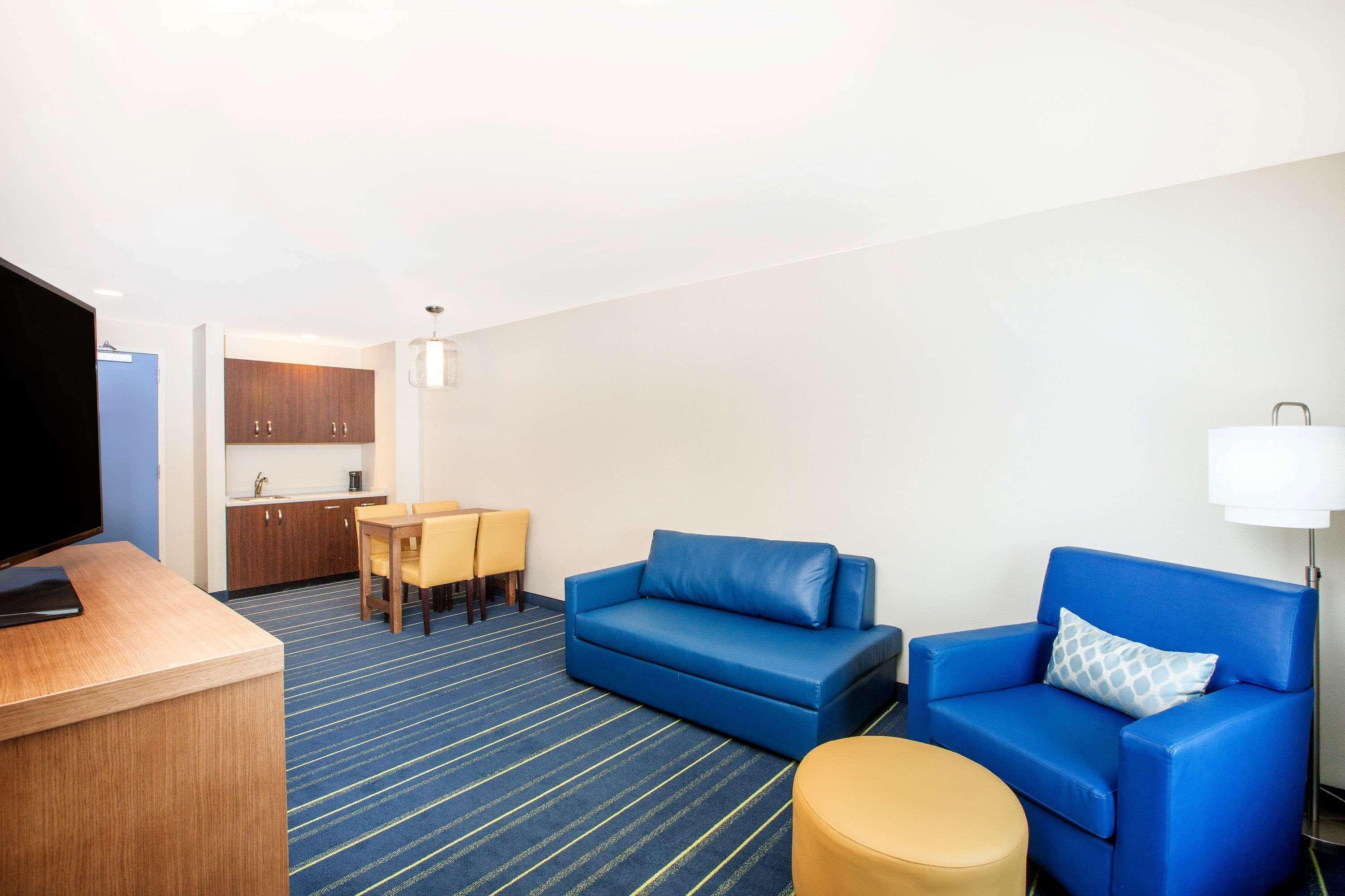 Days Inn & Suites By Wyndham Kearney Ne מראה חיצוני תמונה