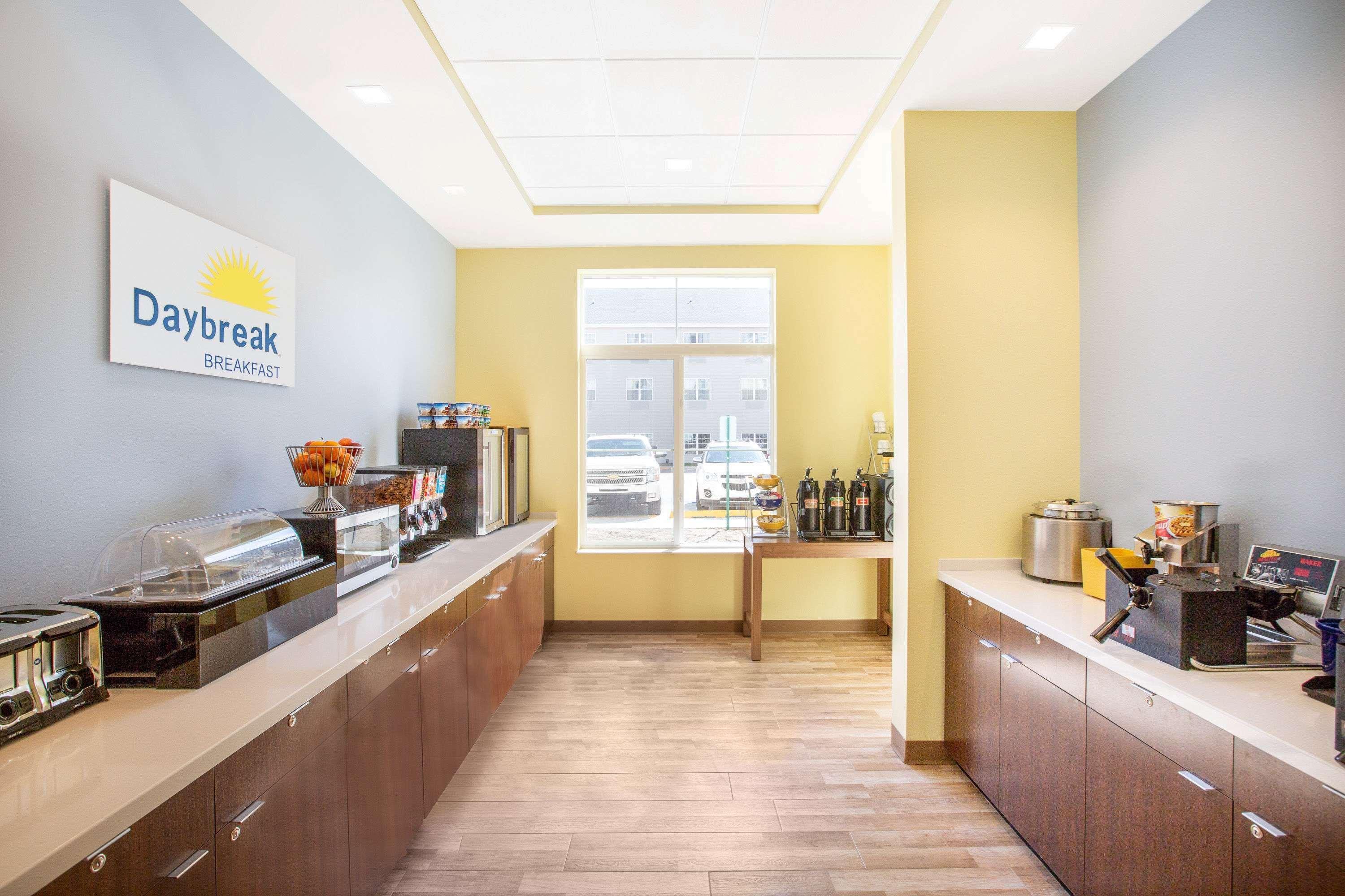 Days Inn & Suites By Wyndham Kearney Ne מראה חיצוני תמונה