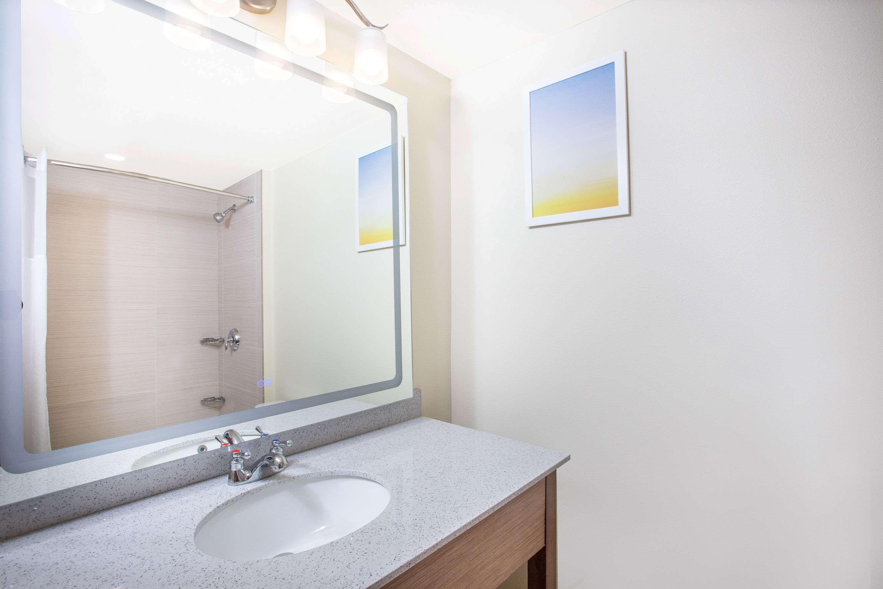 Days Inn & Suites By Wyndham Kearney Ne מראה חיצוני תמונה