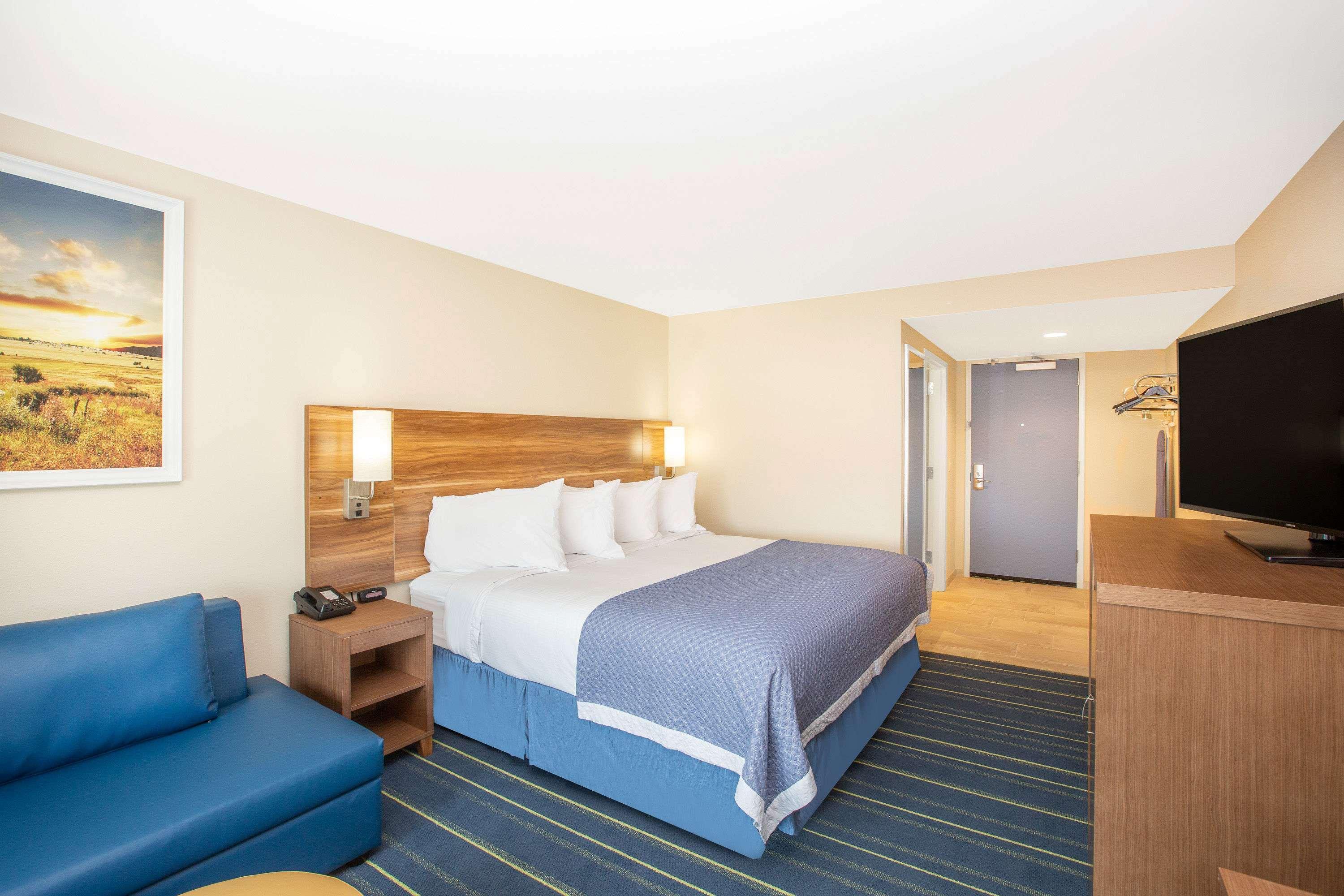 Days Inn & Suites By Wyndham Kearney Ne מראה חיצוני תמונה