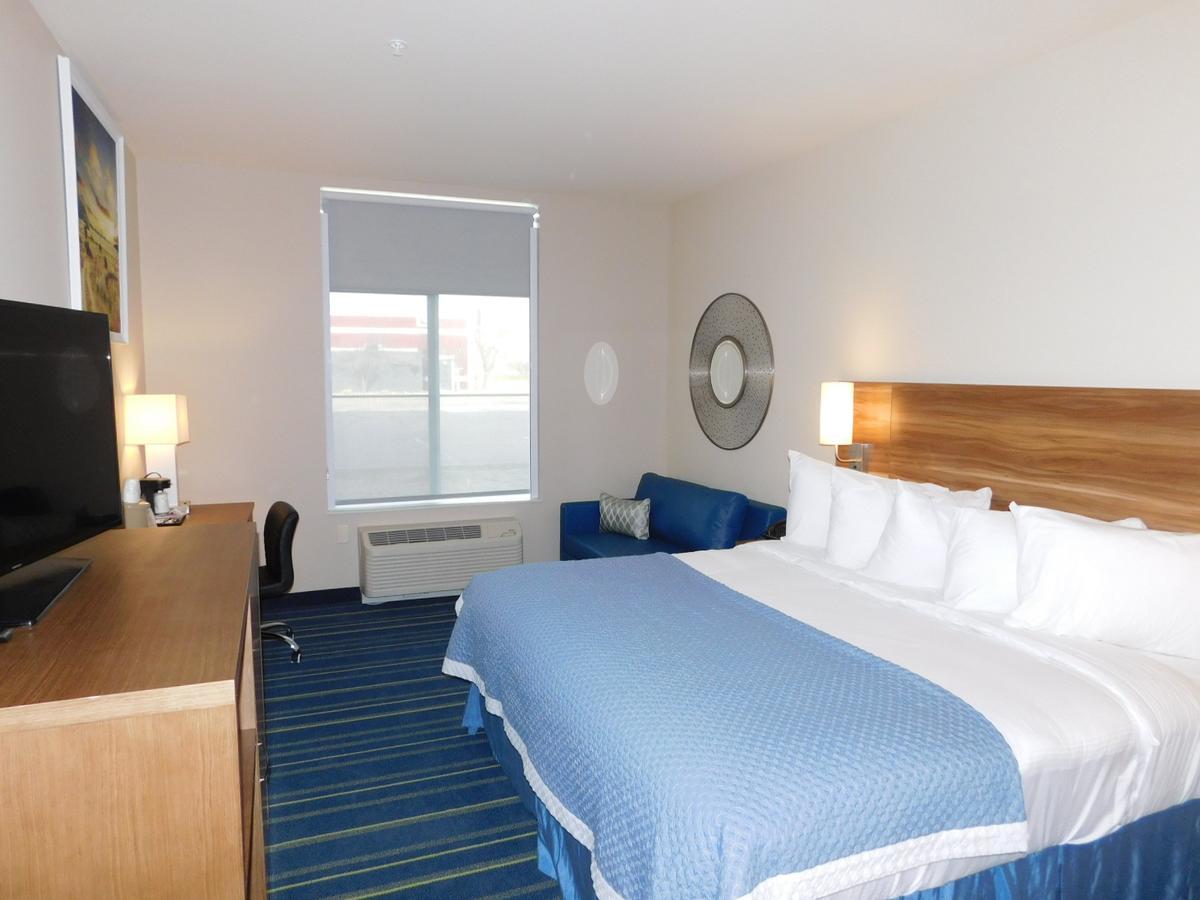 Days Inn & Suites By Wyndham Kearney Ne מראה חיצוני תמונה