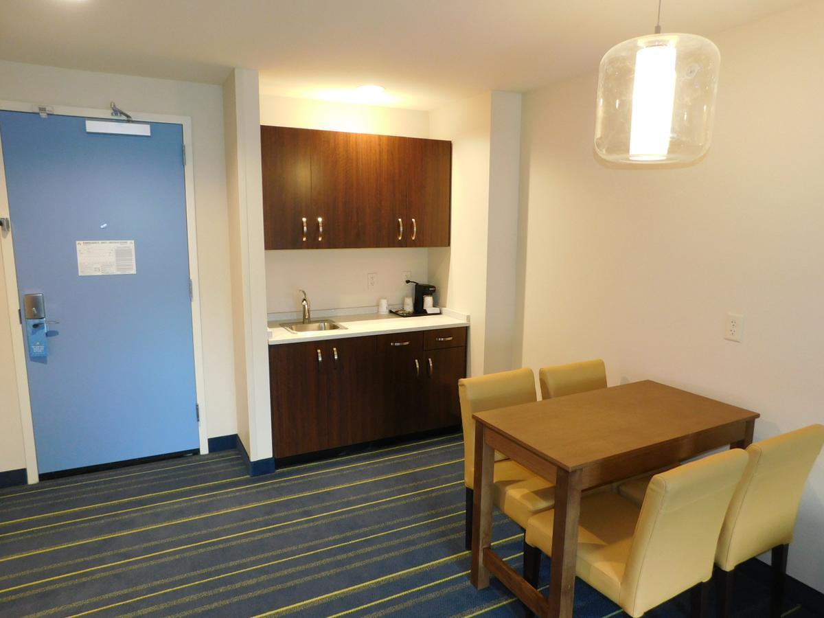 Days Inn & Suites By Wyndham Kearney Ne מראה חיצוני תמונה