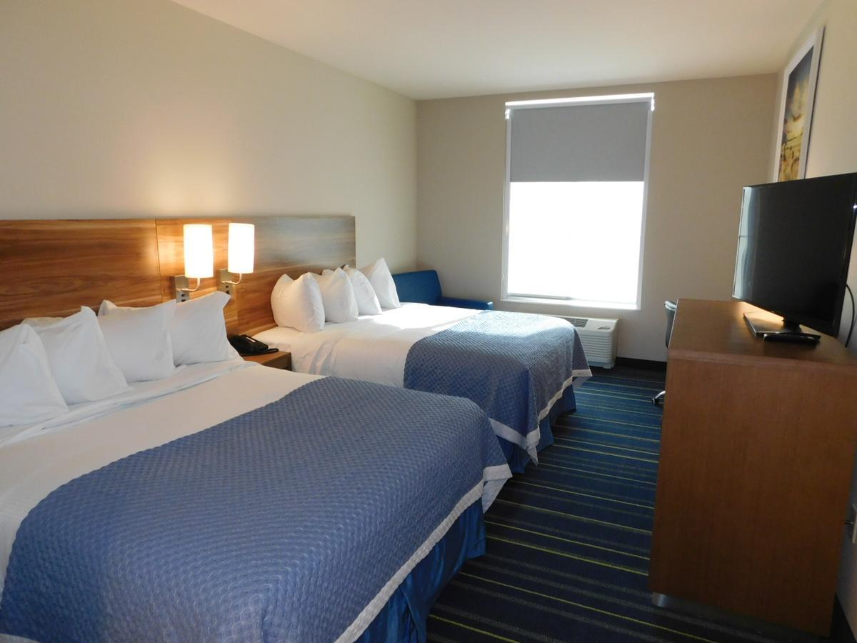 Days Inn & Suites By Wyndham Kearney Ne מראה חיצוני תמונה
