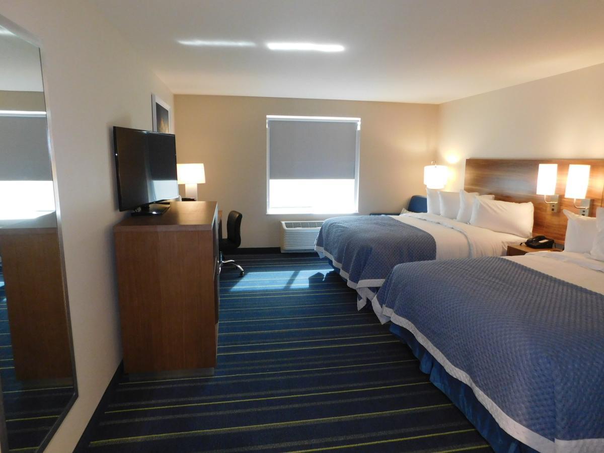 Days Inn & Suites By Wyndham Kearney Ne מראה חיצוני תמונה
