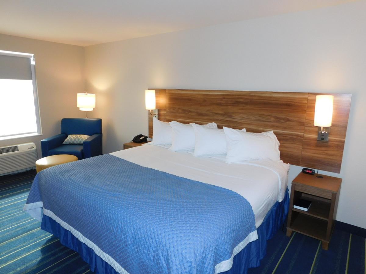 Days Inn & Suites By Wyndham Kearney Ne מראה חיצוני תמונה