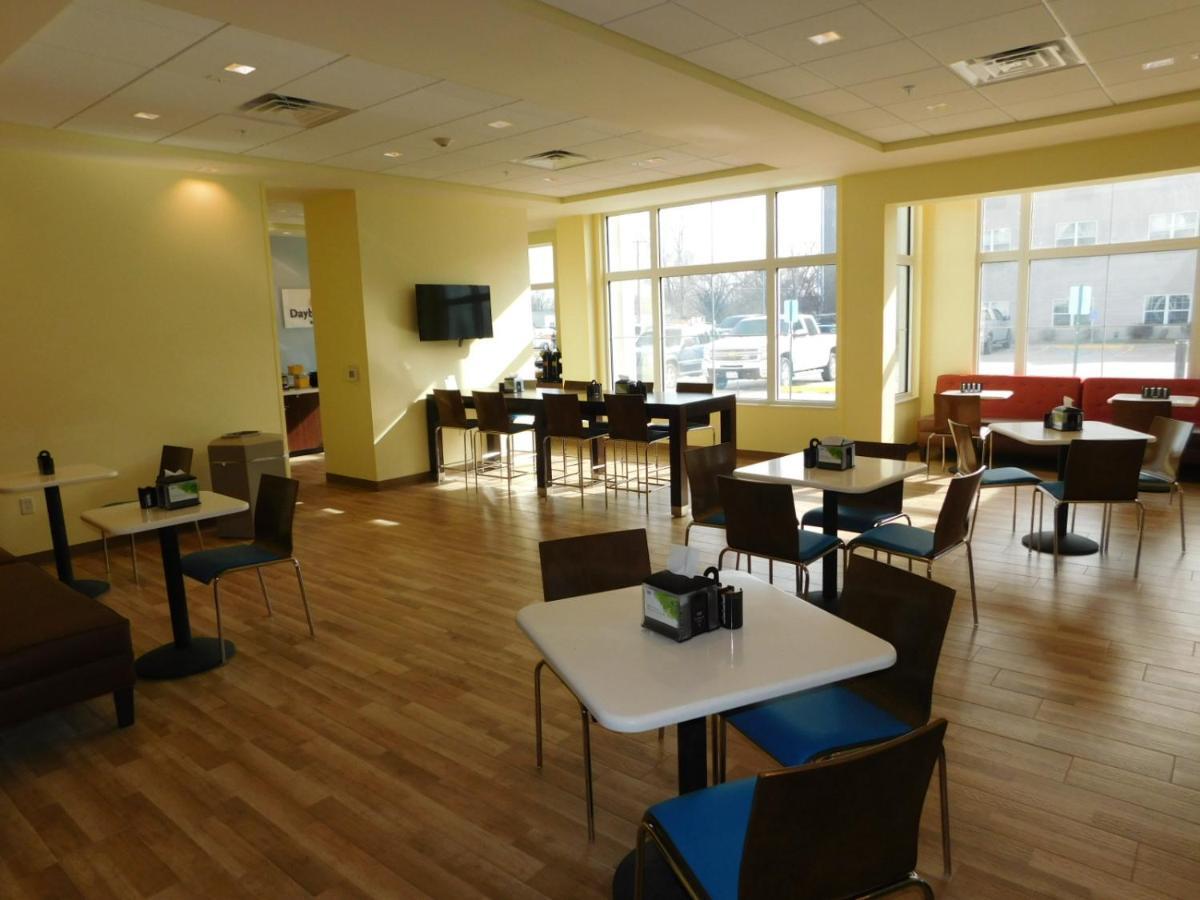 Days Inn & Suites By Wyndham Kearney Ne מראה חיצוני תמונה