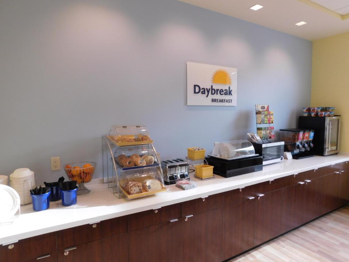 Days Inn & Suites By Wyndham Kearney Ne מראה חיצוני תמונה